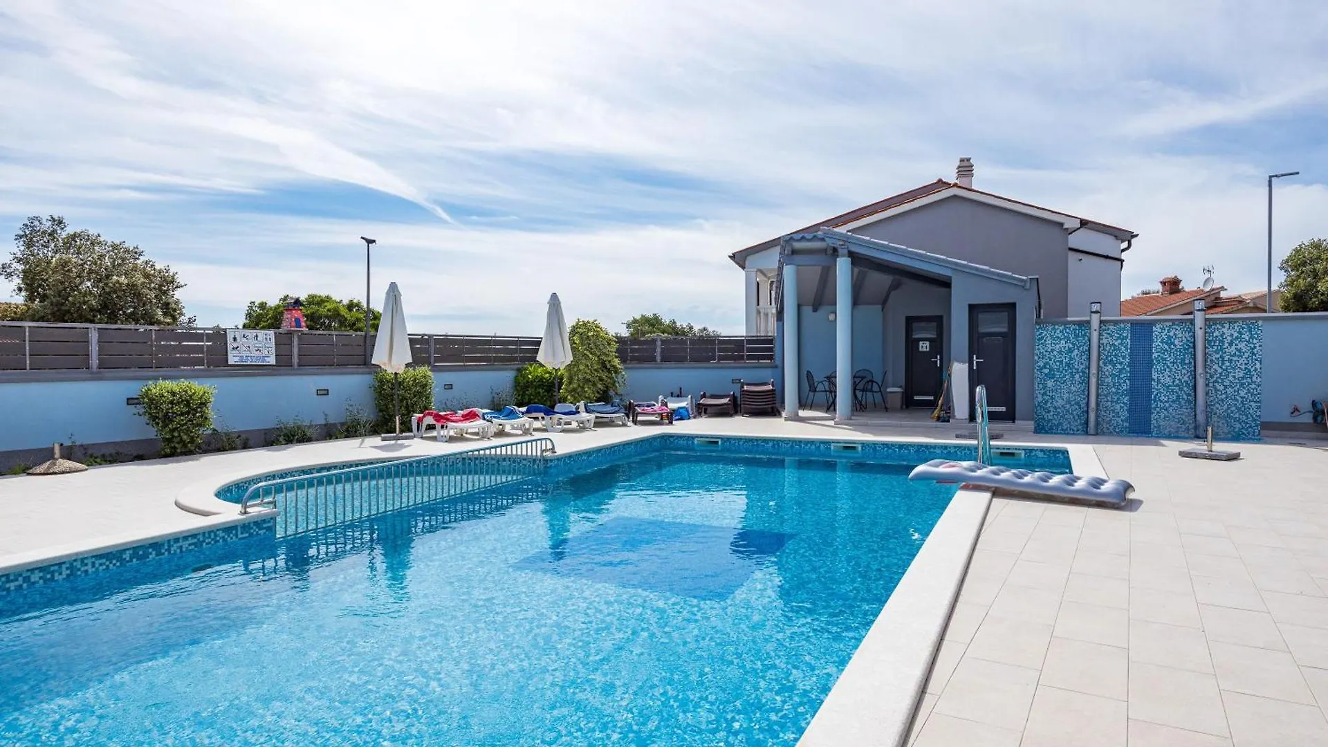 Mery'S Sunny Pool Apartment - Happy Rentals Vodnjan